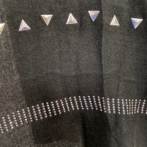 Lightweight Black Oblong Scarf - Picture 4 of 6